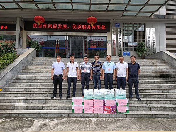 九江市轻化工业技工学校慰问防汛抗洪一线人员