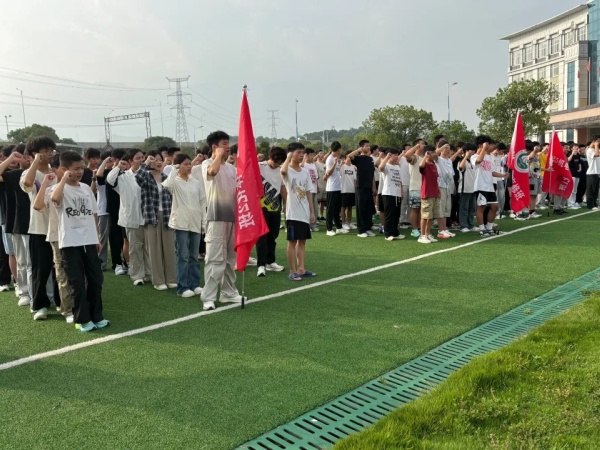 【晨曦细雨育桃李 金秋硕果慰园丁】2025-2026学年第一学期第一周国旗下的讲话