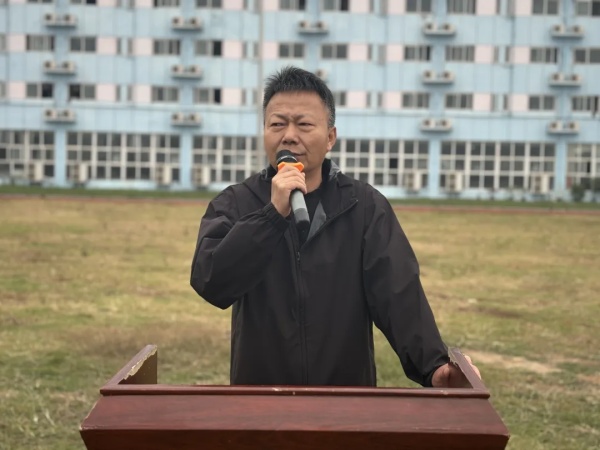 致敬火焰蓝 携手护平安 | 2025-2026学年第一学期第九周国旗下的讲话